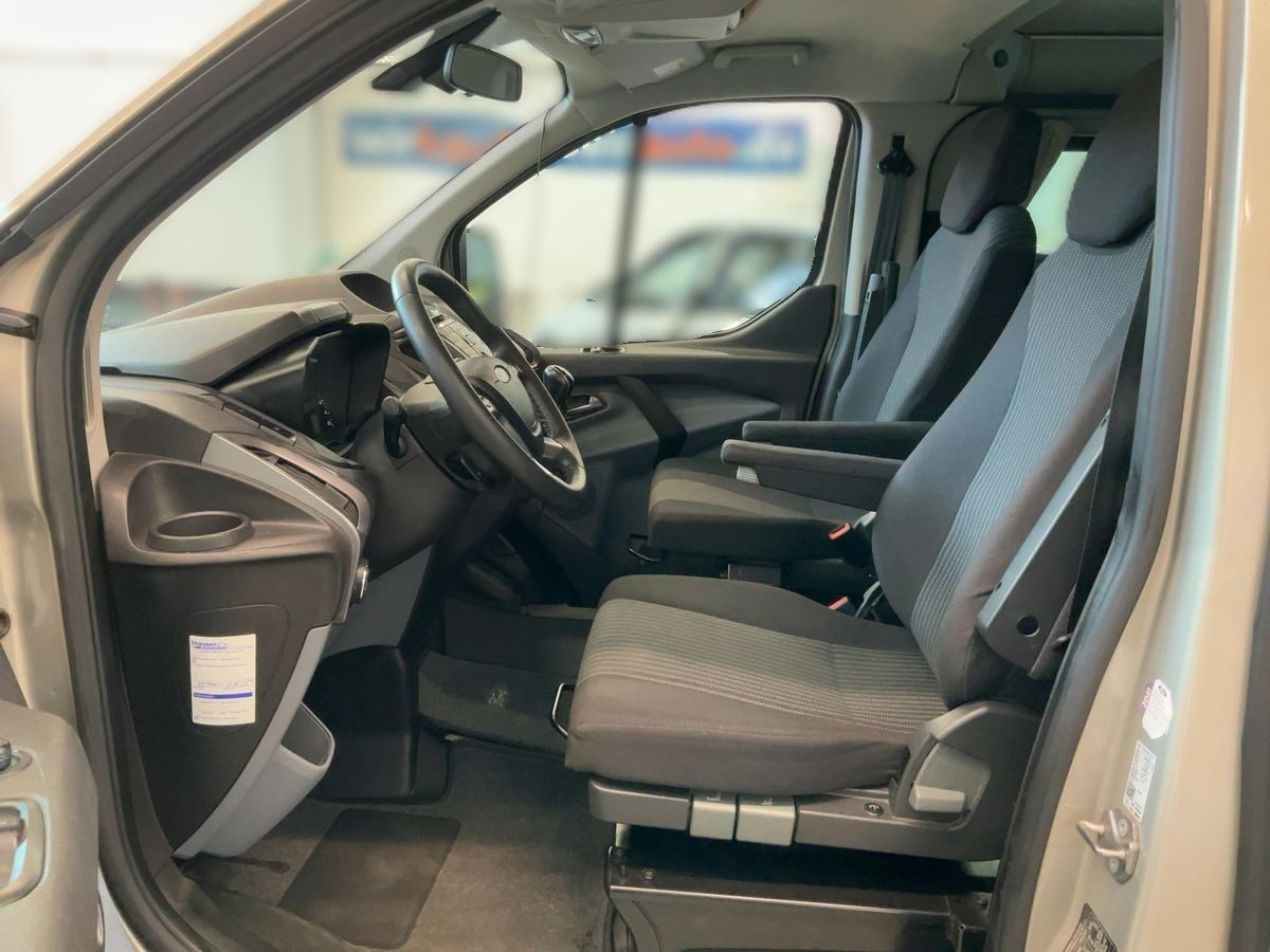 Ford Nugget – Fahrerbereich und Innenraum