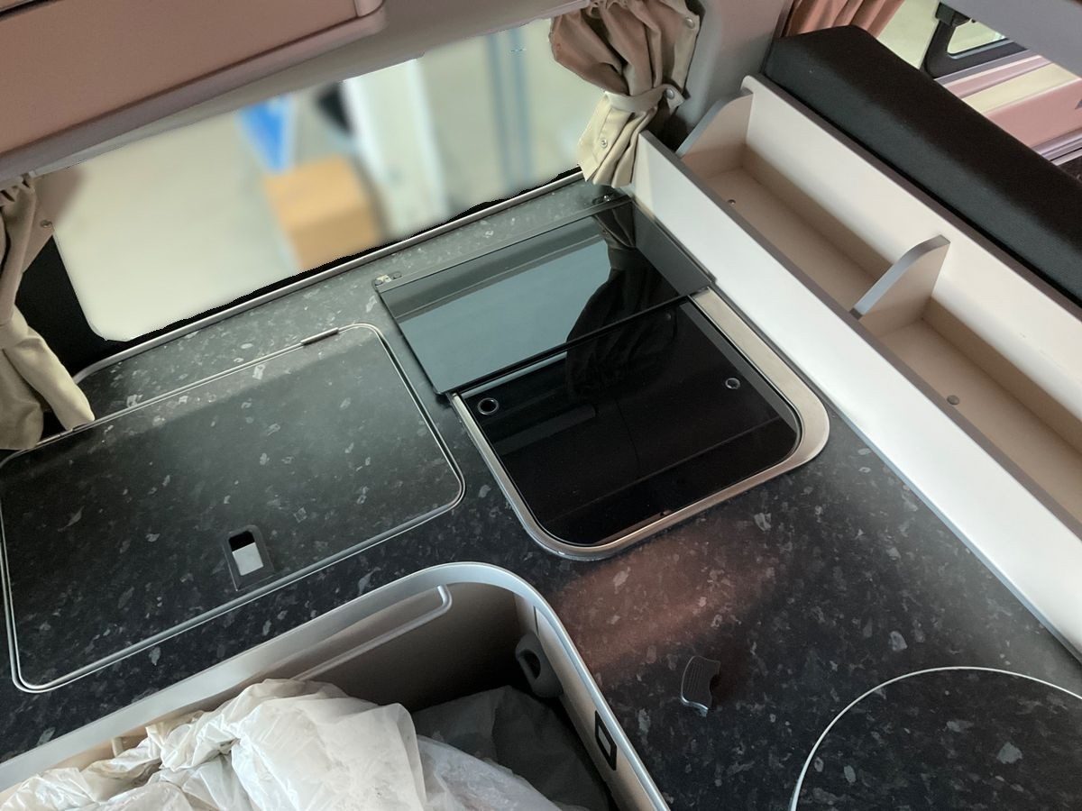 Ford Nugget – Innenraum mit Bett