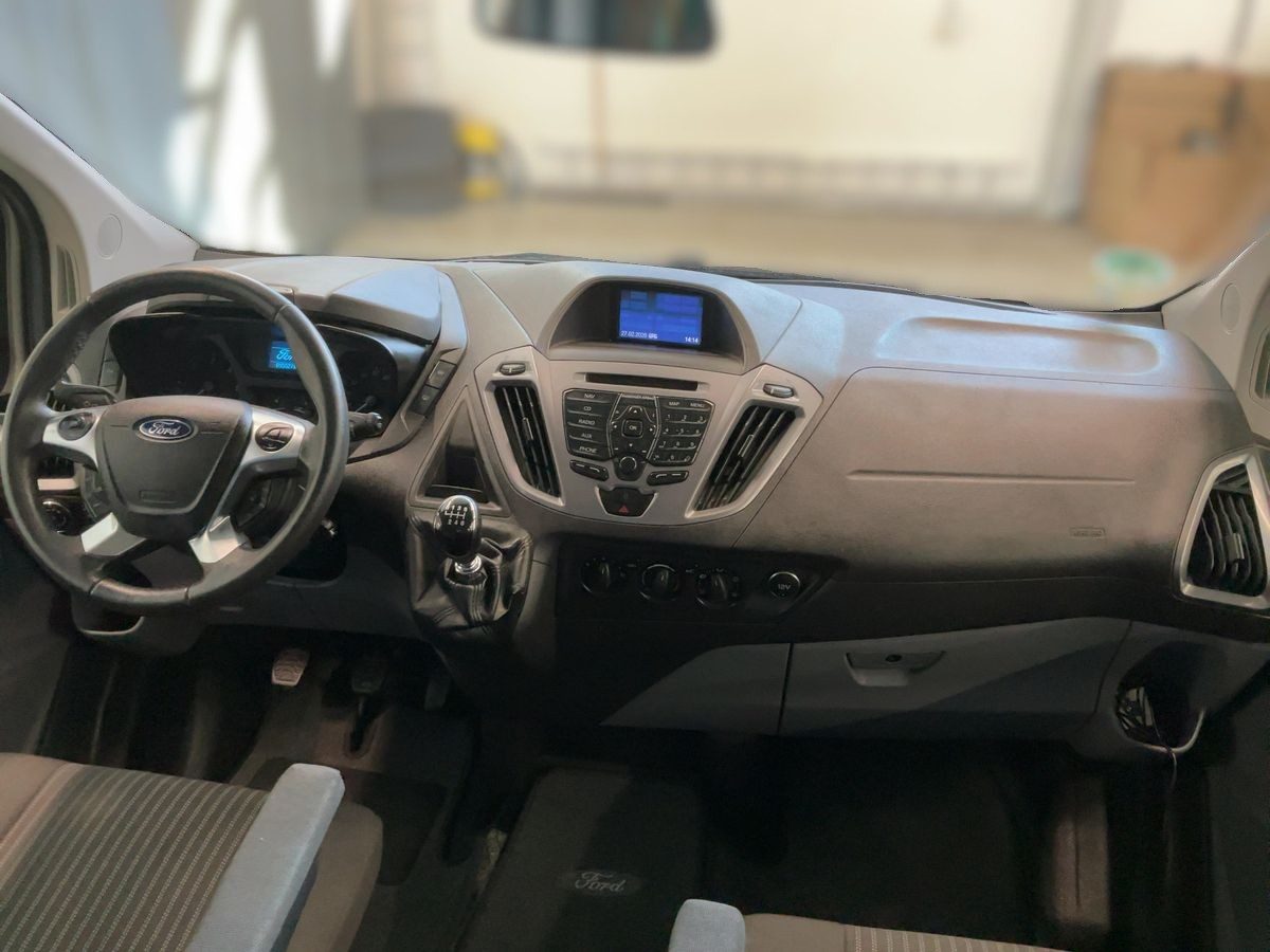 Ford Nugget – Cockpit und Lenkrad