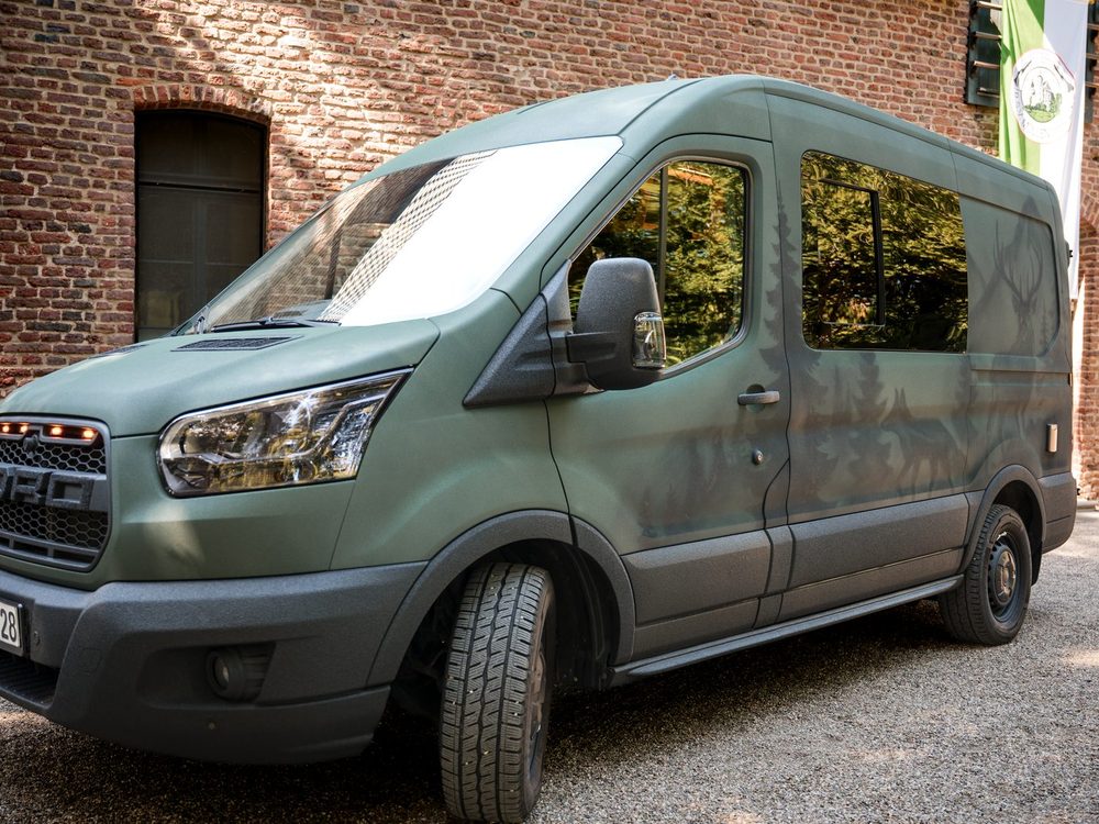 Ford Transit mit Raptor-Offroad-Beschichtung
