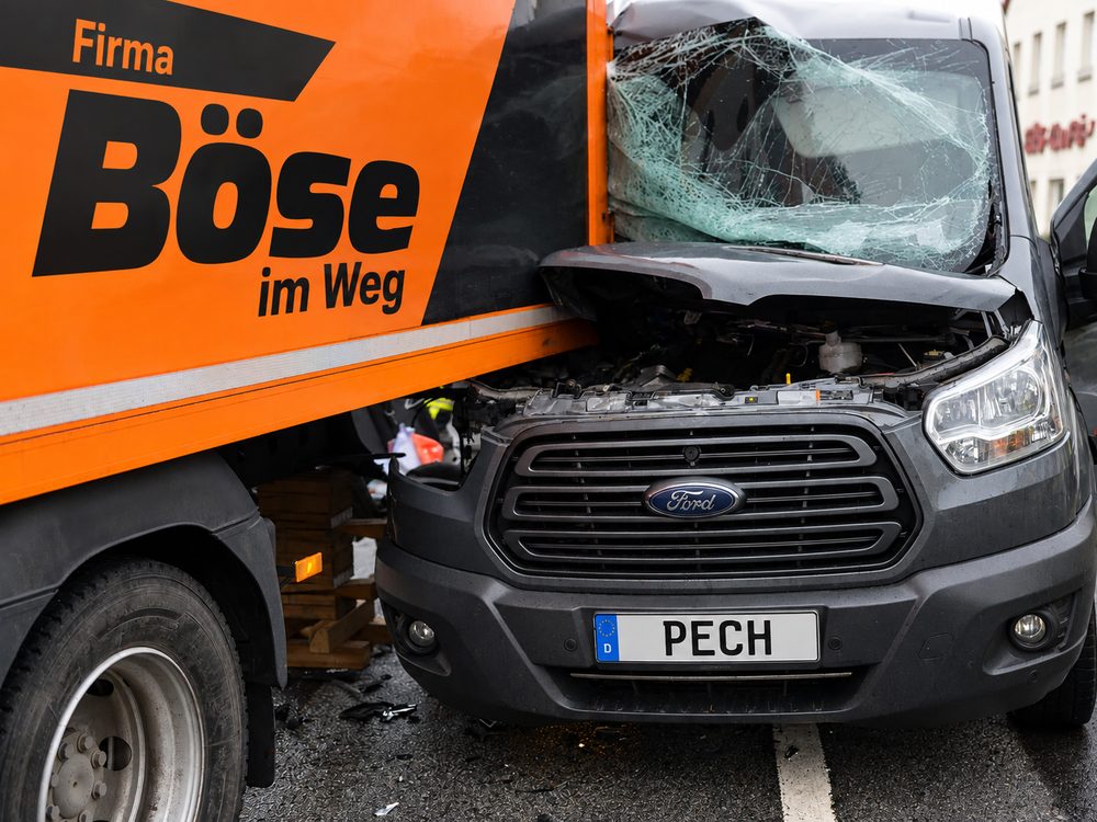 Unfallschaden-Instandsetzung – Fahrzeug nach Auffahrunfall